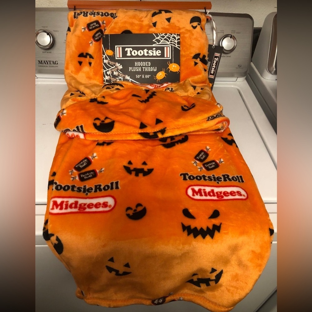 Tootsie Roll Midgees Halloween Hooded Throw Blanket NWT